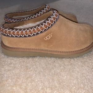 UGGS Woman’s Tasman Slipper [read description]
